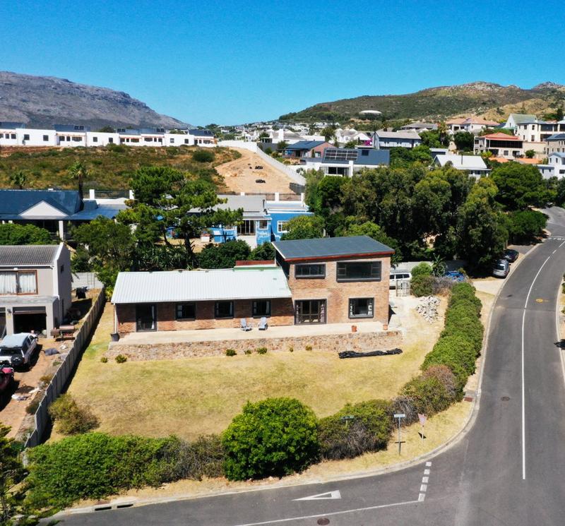 5 Bedroom Property for Sale in Capri Western Cape